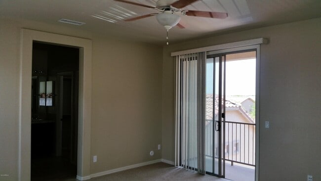 Building Photo - 5627 W Huntington Dr