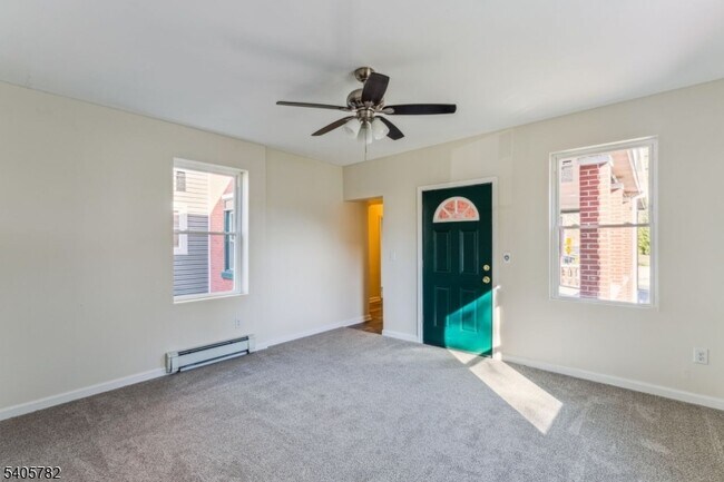 Building Photo - 786 S Main St