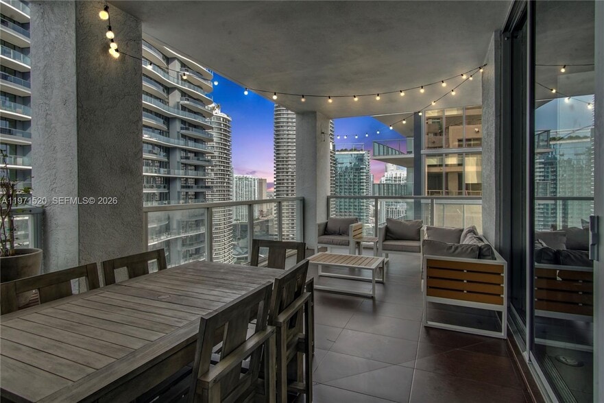 Building Photo - 1050 Brickell Ave