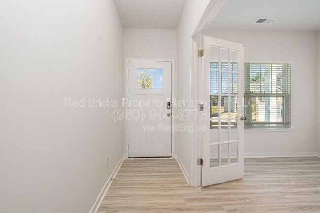 Building Photo - 142 Rustling Waters Dr