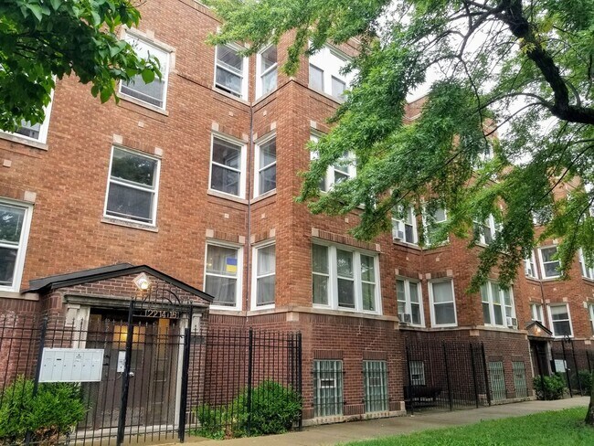 Primary Photo - 2216 N St Louis Ave