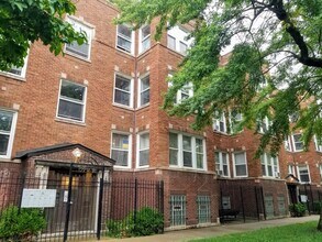 Building Photo - 2214 N St Louis Ave