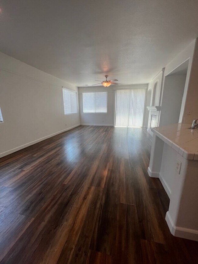 Building Photo - Single Story 3 Bedroom Home in Lincoln Acr...
