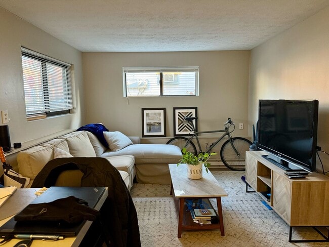 Building Photo - 70 Lawrence St