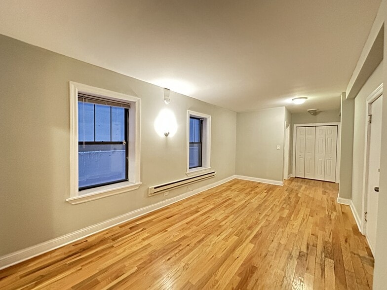 Building Photo - 1337 N Dearborn St