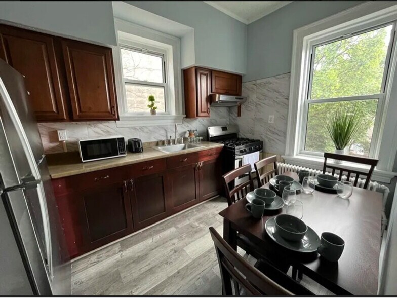 Primary Photo - 109 72nd St