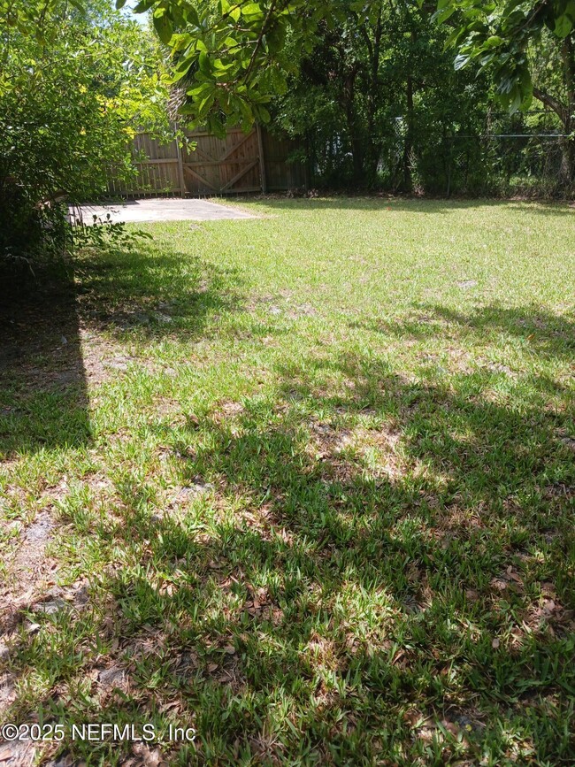 Building Photo - 2755 Sunny Acres Dr N