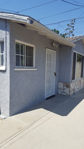 Back Unit 2675 1/2 Harrison - 2675 E Harrison St