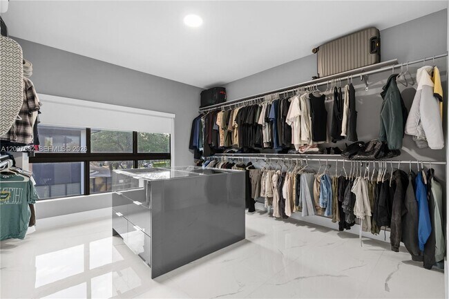 Building Photo - 17900 SW 149th Ave