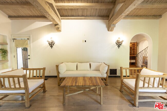 Building Photo - 1407 N Beverly Dr