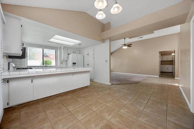 Building Photo - Beautiful 3 Bedroom, 2 Bathroom Home with Spacious Yard!
