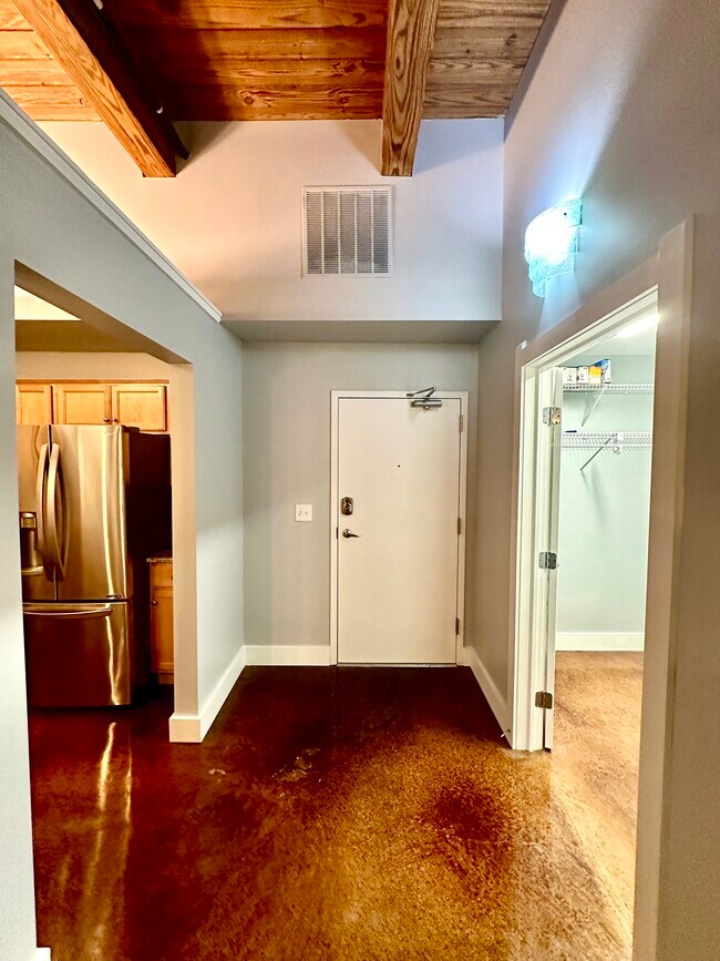 Entry - 55 S Harding St