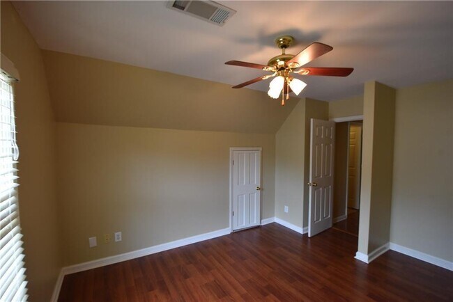 Building Photo - 629 Overhill Dr