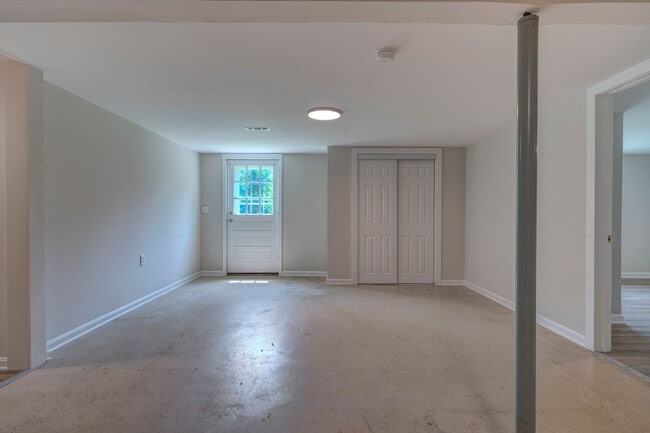 Building Photo - 507 Stonegate Dr