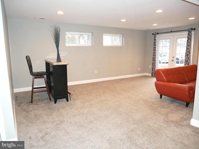 Building Photo - 1805 Arcola Ave