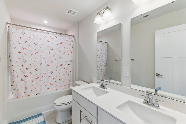 Building Photo - Luxury 5-Bed, 4-Bath Greenville Home in Amenity-Packed Riverstone!