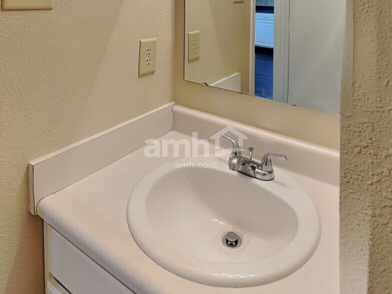 Building Photo - 12868 Courage Xing