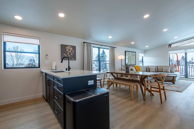 Building Photo - 27 4th St E