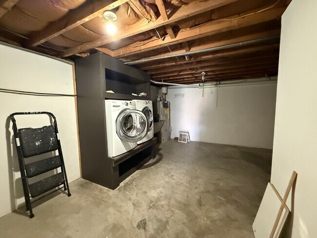Building Photo - 401 Orchard Dr