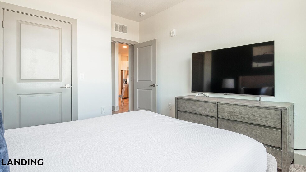 Building Photo - 2995 Railside Lp