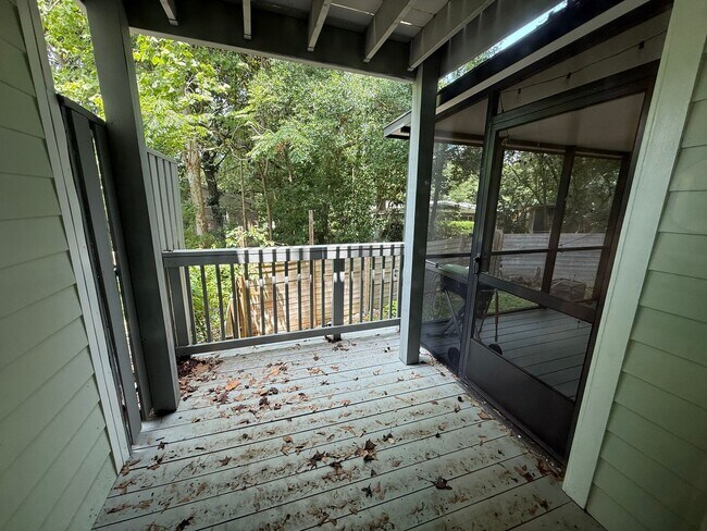 Building Photo - Charming Brick Midtown Townhome