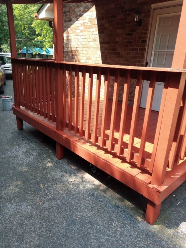 Building Photo - Nice and cozy 3 bedroom 1 bath just renovated