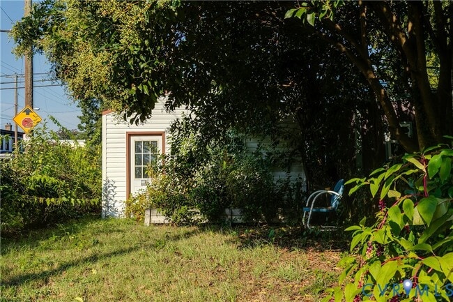 Building Photo - 430 S Pine St