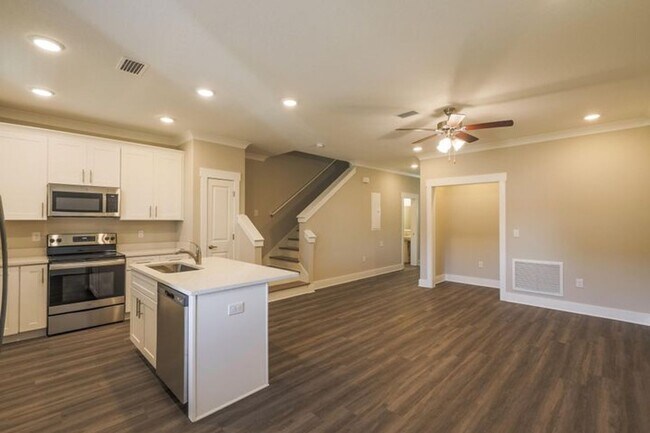 Building Photo - 298 Date Palm Ln