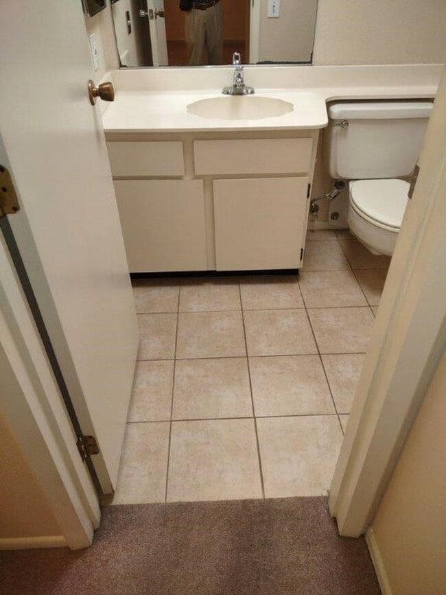 Building Photo - GREAT TOWNHOME IN YUCCA COURT-SUN CITY!!