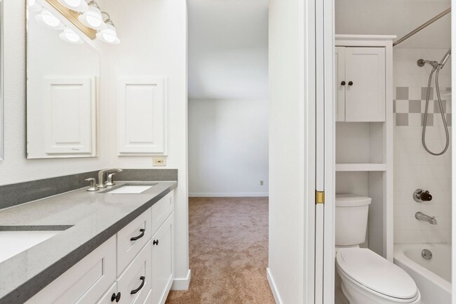 Building Photo - Beautiful Renovated Four Bedroom House for Rent in Renton Washington