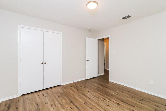 Building Photo - 332 Indian Blanket Dr