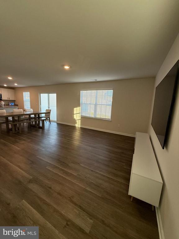 Building Photo - 367 Centergate Dr