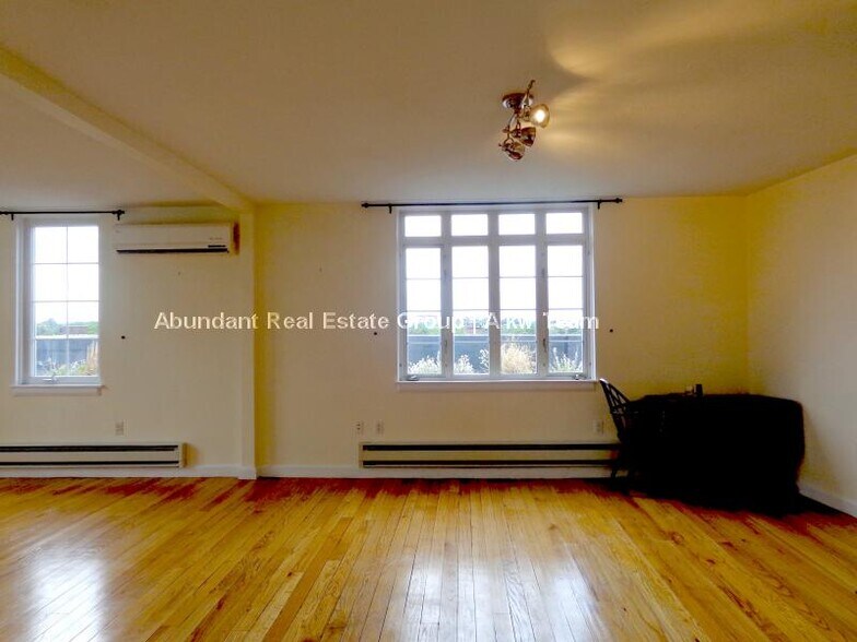 Building Photo - 60 Brattle St