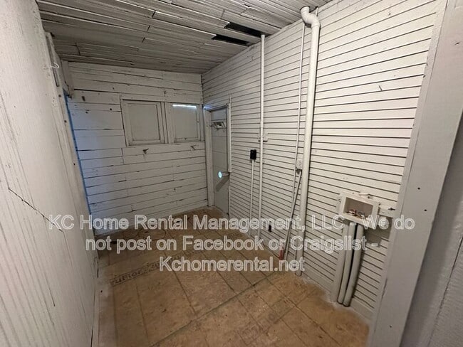 Building Photo - 5233 E 6 St