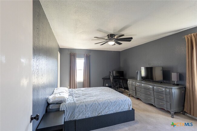 Building Photo - 1306 Ruiz Dr
