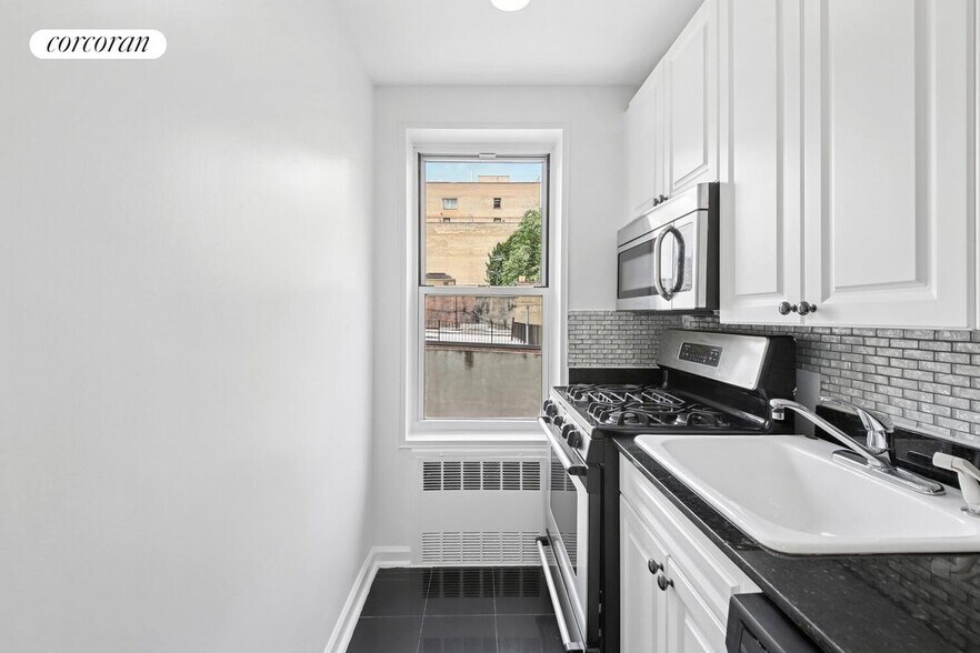 Building Photo - 401 W 56th St