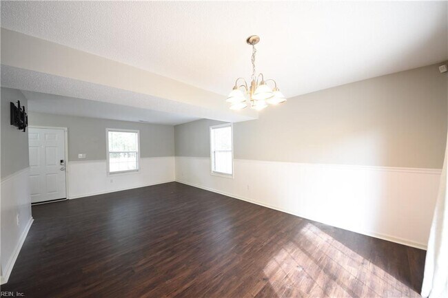 Building Photo - 1549 River Creek Crescent