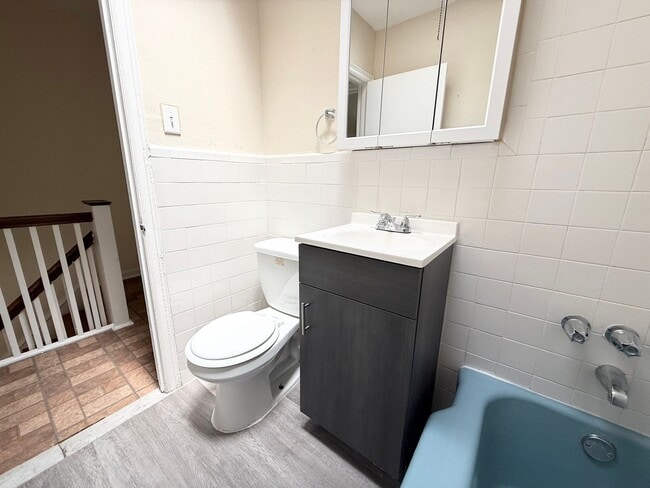 Building Photo - Gorgeous 3-Bed Townhome in Lawncrest! Available NOW!