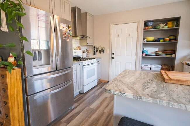 Building Photo - BEAUTIFUL 4 BEDROOM / 3 BATH HOME IN LAFAY...