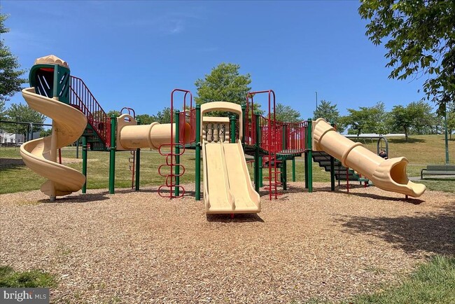 Building Photo - 250 N Mulberry St