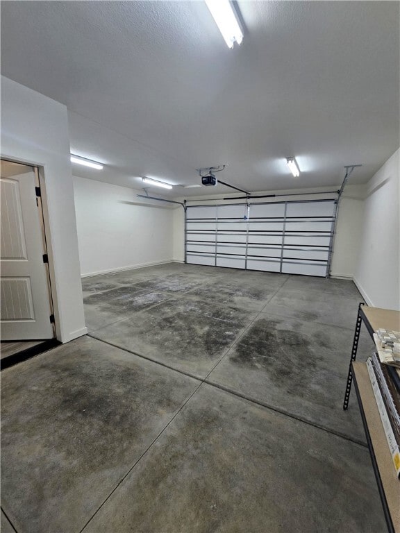 Building Photo - 2561 N Ridge Ave