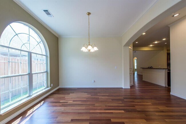 Building Photo - 15462 Mansion Woodland Dr