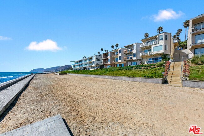 Building Photo - 11856 S Beach Club Way