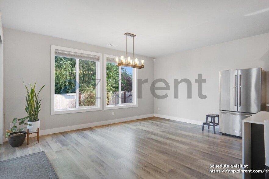 Building Photo - 3422 S 164th St