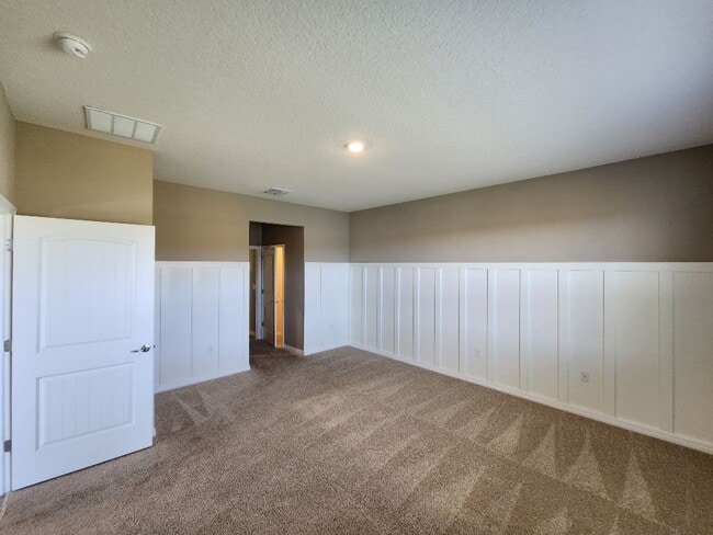 Building Photo - Lovely 4 Bedroom Home at Oak Leaf Preserve