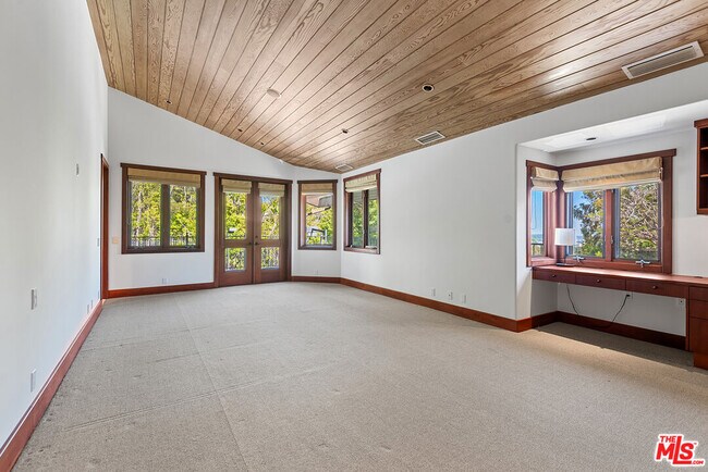 Building Photo - 1160 Shadow Hill Way