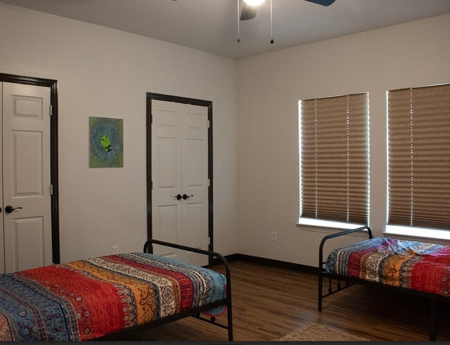 Building Photo - 1500 N Ruddell St