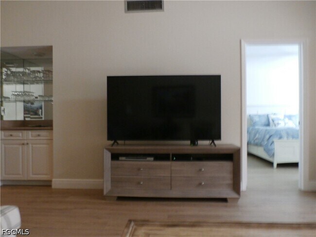 Building Photo - 16301 Kelly Woods Dr