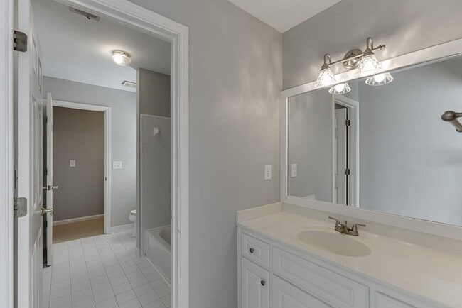 Building Photo - 2885 Towne Village Dr NW
