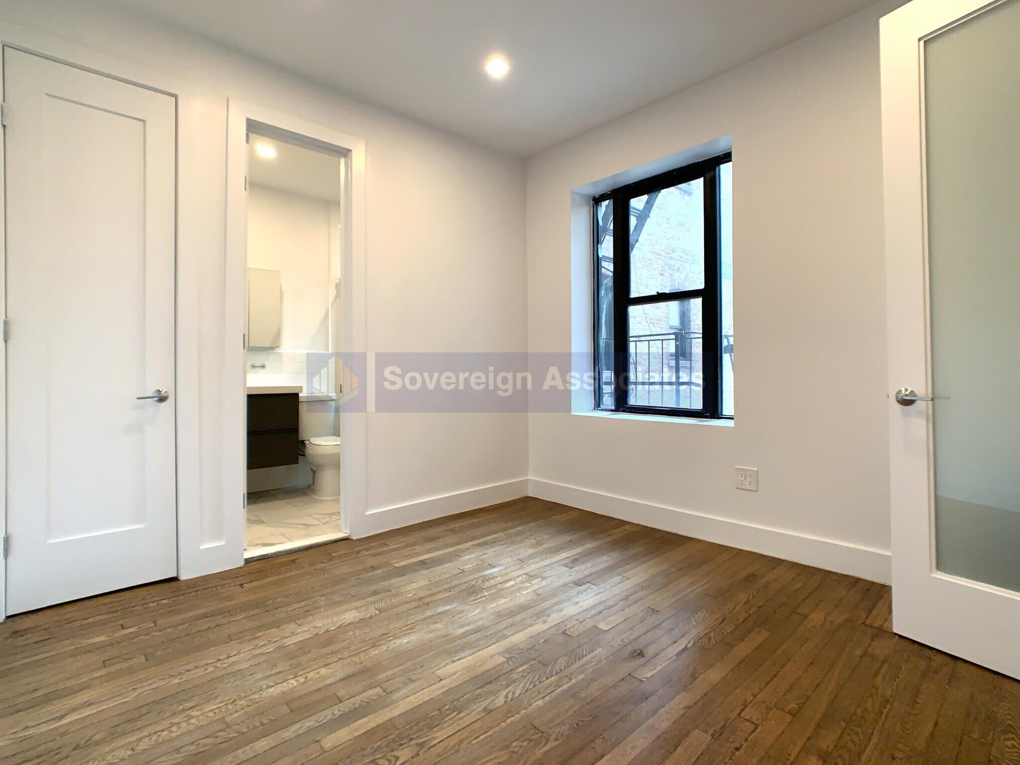 Building Photo - 45 Tiemann Pl